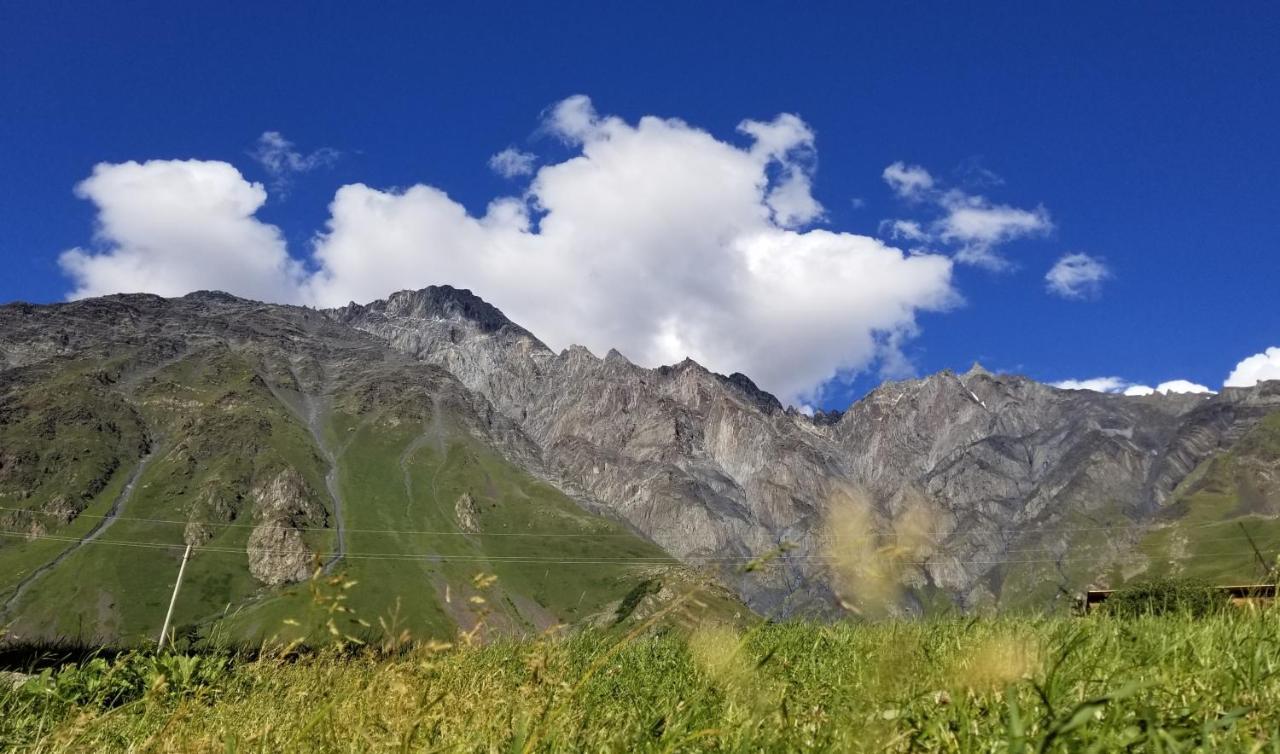 Milla Hotell Kazbegi Exteriör bild