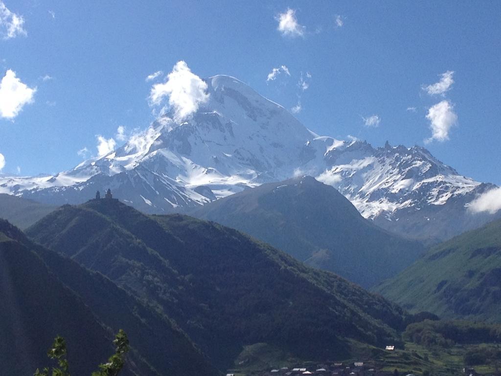 Milla Hotell Kazbegi Exteriör bild