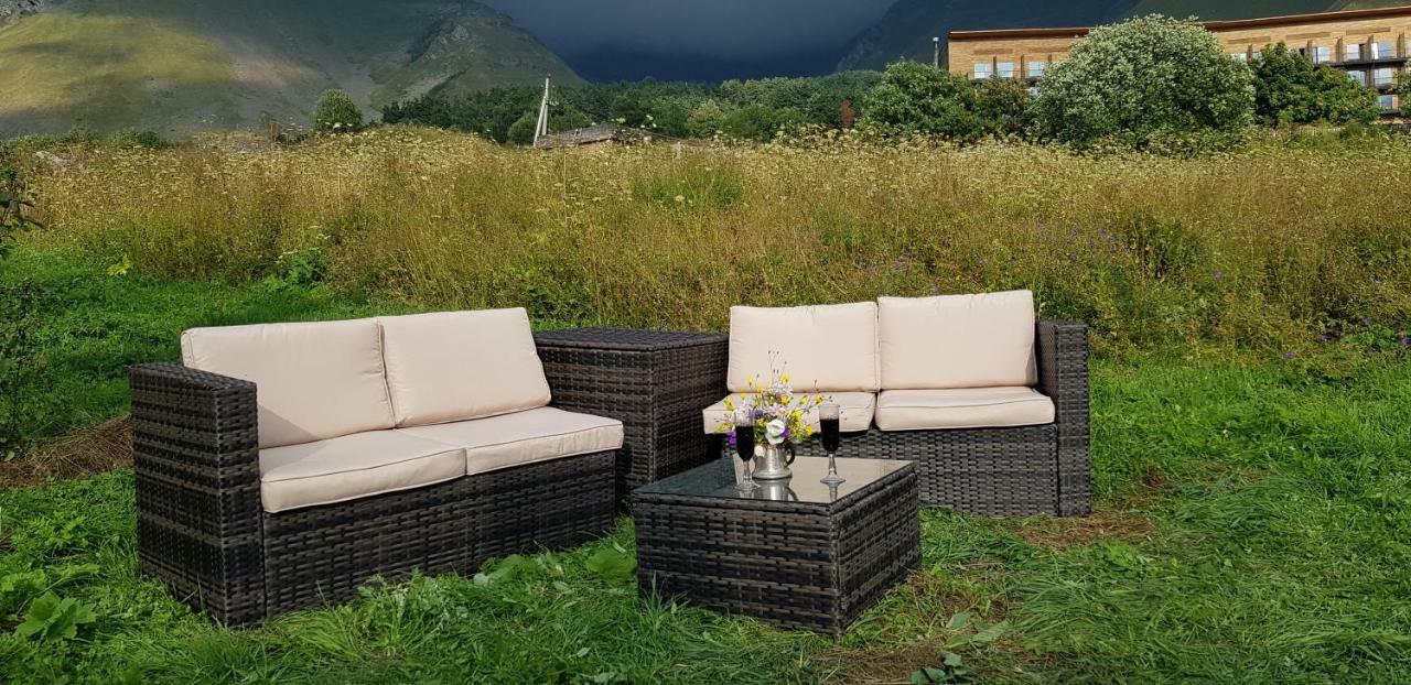 Milla Hotell Kazbegi Exteriör bild
